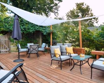 Calm & Relaxing cottage near the beach - Fort Erie - Patio