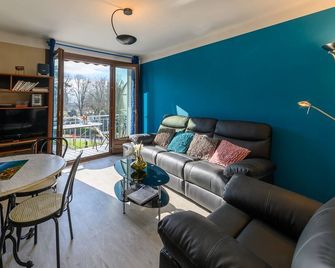 3 balcon vue lac commerces et plage à 100m - Annecy - Olohuone