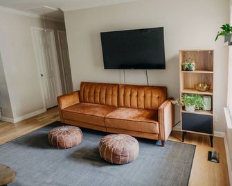 Private Beach on Harpeth River - Pegram - Living room