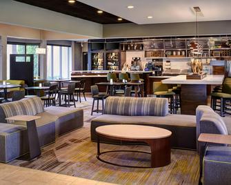 Courtyard by Marriott Detroit Dearborn - Dearborn - Bar