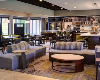 Courtyard by Marriott Detroit Dearborn - Dearborn - Bar