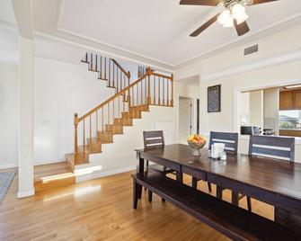 Coastal Haven in Oceanside- Cozy Beach Getaway home - Oceanside - Comedor