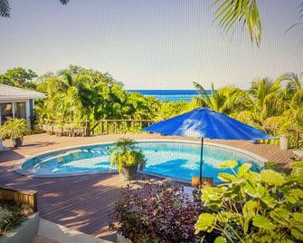 This beautiful island rental w/gorgeous ocean views. 4 bdrms sleeps up to 10. - First Bight - Pool