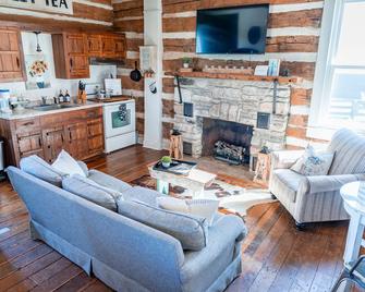 Crocketts Cabin - Columbia - Living room