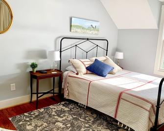 Rockfish Farmhouse - Home In the heart of The Rockfish Valley - Afton - Habitación