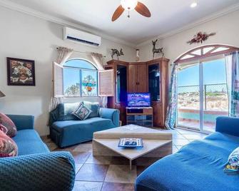 Vacation home in Mision Los Sahuaros community, San Felipe Baja - San Felipe - Living room