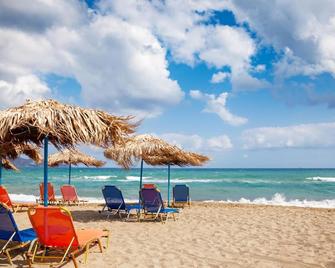 The Santo George Beach Resort - גאזי - חוף