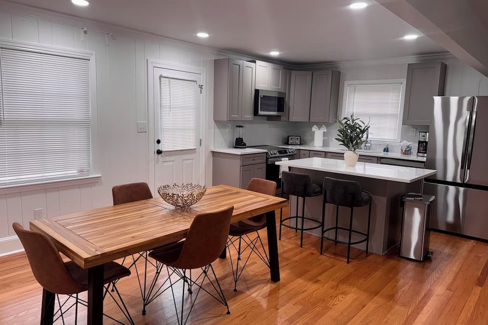 Charming 3-bedroom house with WiFi and AC in Charlotte - Charlotte - Kitchen