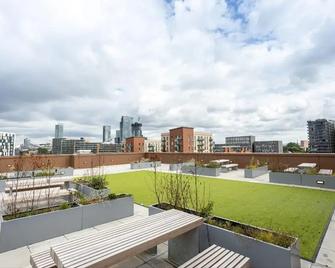 Cozy Urban Apartment in Salford - Mánchester - Balcón
