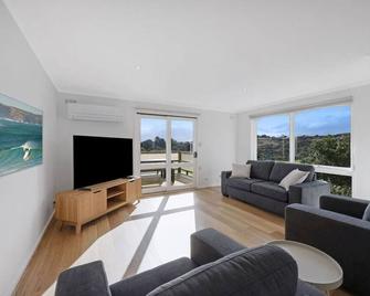 Logans Beach Apartments - Greenviews - Warrnambool - Huiskamer