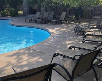 Beautiful 3 Bedroom Condo, 11miles from Denver, 18 miles from the Airport - Northglenn - Pool