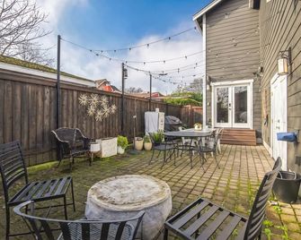 Spacious Family Retreat Media Room & Patio 3 Bedroom Home - Seattle - Patio