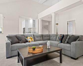 Between Napa & San Francisco 6bed 4bath Clean - Concord - Living room