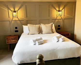 The Punchbowl Inn - וודסטוק - חדר שינה