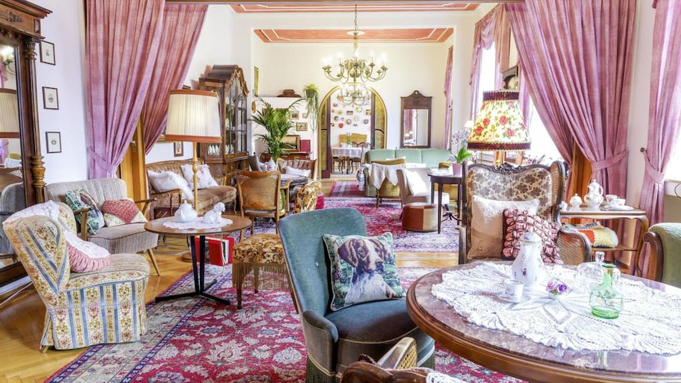 Tante Alma's Hotel Lasthaus Am Ring