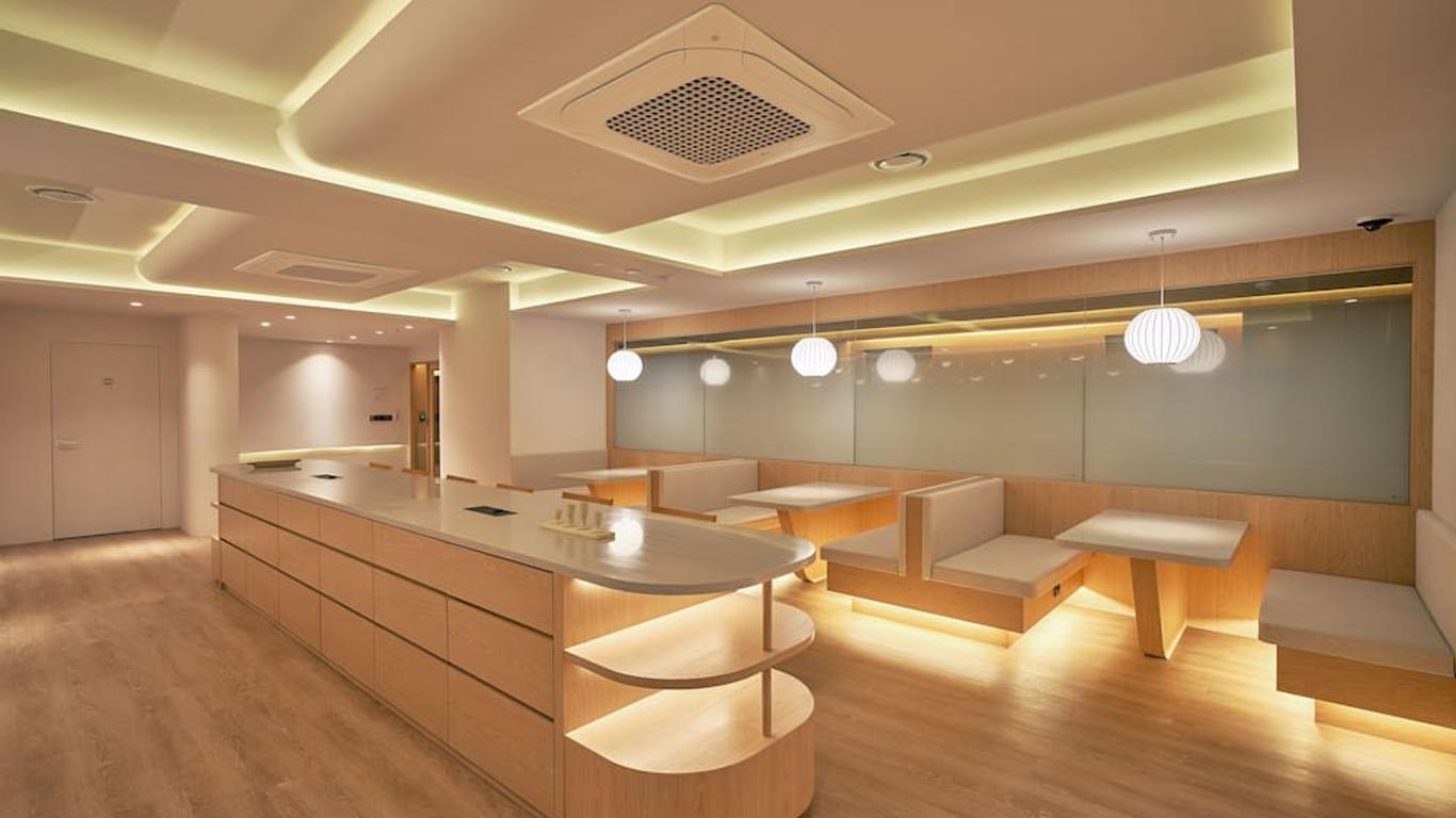 يو إتش ونتيننتال سنتربوينت