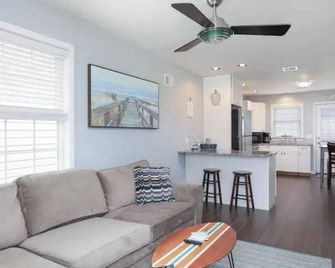 Tiki Bar | Fast Wifi | Pro Cleaned | Linens+towels - Seaside Heights - Living room
