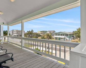 Newly remodeled oceanfront, 4 bedroom, 4 bathroom, Dog friendly home w/ Elevator - Supply - Balcón