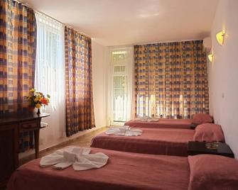 Hotel Varshava - Thành phố Varna - Phòng ngủ