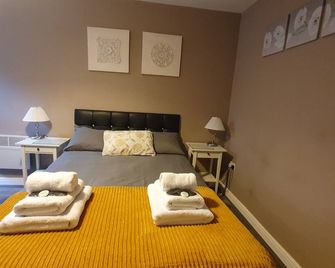 The Savile - Luxury Apartment Leeds - Your Next Stay - Leeds - Bedroom