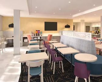 Home2 Suites By Hilton Syracuse Liverpool Airport Area - Liverpool - Bar