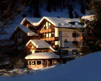 Hotel Scoiattolo - Tesero - Building