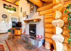 Riverside Log Cabin On-Site Aurora Viewing! - North Pole - Sala de estar