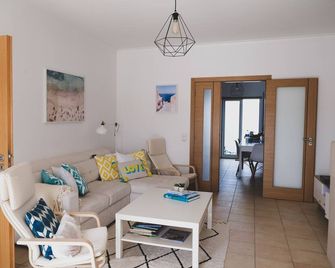 Beautiful 3 Bedroom Villa in Torre Compo - Alcácer do Sal - Living room