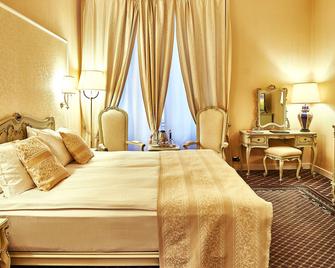 Grand Hotel Continental - Bucharest - Bedroom