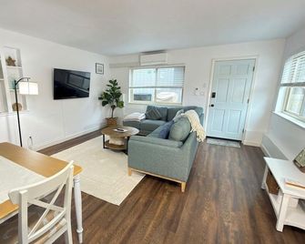 Cozy One-Bedroom Coastal Retreat - Walk to Beach - El Granada
