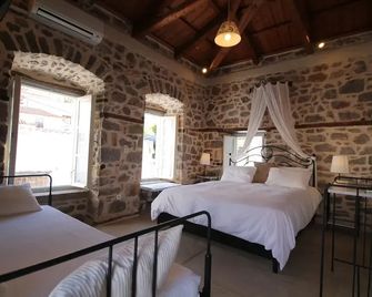 Alexandra Guesthouse - Гідра