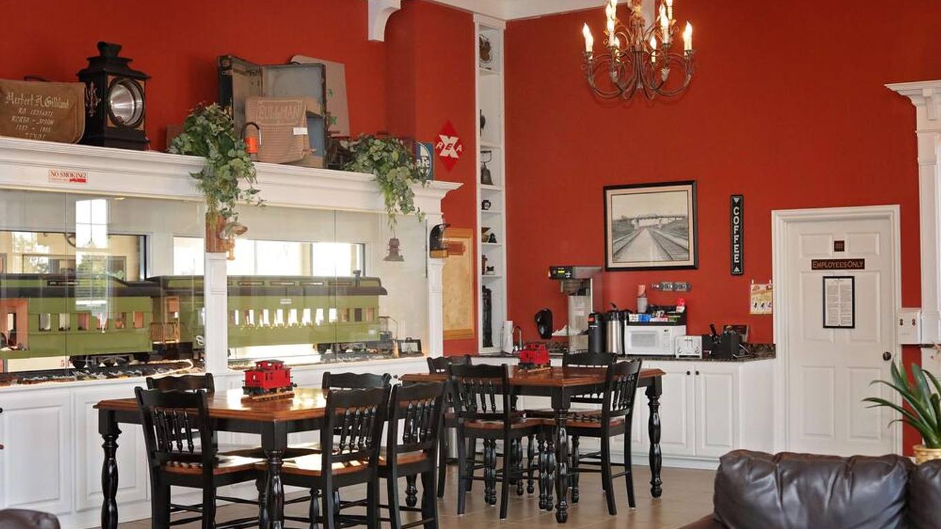Depot Inn & Suites