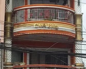 Center Parkway Pension House - Pueblo de Calivo - Edificio