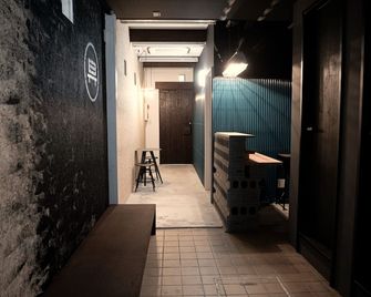 Bench - Hostel - קאמאקורה - דלפק קבלה