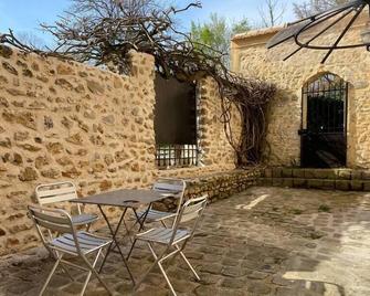 Studio duplex avec spa et cour privée - Bonnelles - Patio