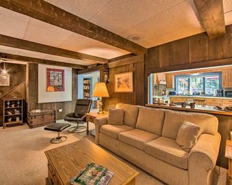 Amish Country Apartment with Cozy Fireplace! - New Holland - Living room