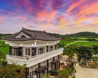 Gyeongju Soraedanga Pension - Gyeongju - Gebouw