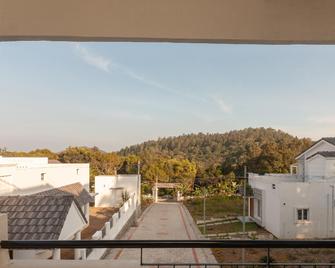 OYO Deepam Resort - Salem - Balcony
