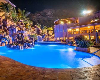 Clarion Suites Roatan at Pineapple Villas - Coxen Hole - Uima-allas