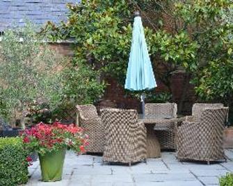 Motts Bed & Breakfast - Great Dunmow - Patio