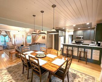 Pet-Friendly Suite in North Georgia Mountains with Kitchen, Dining & Living Room - Dahlonega - Essbereich