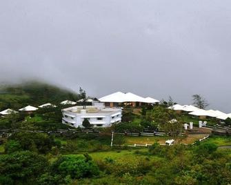 Thrisangu Haven - Pīrmed - Outdoors view