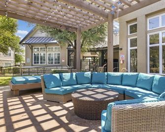 Designer Space | 2 Beds 2 Baths | Pool - Haltom City - Patio