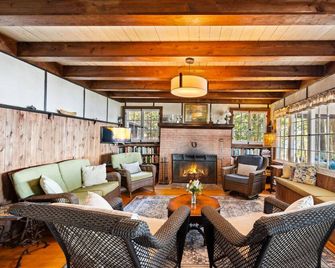 Historic Ephraim Cottage - Waterfront w/ Dock - Wrap Around Porch - Ephraim - Lounge