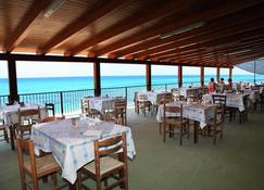 Villaggio Camping La Scogliera - Ricadi - Restaurant