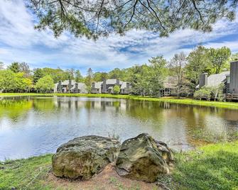 Deck & On-site Fishing Pond: Lake Harmony Home! - Lake Harmony