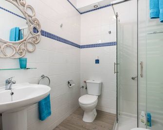 Riva Guest House Los Abrigos - Los Abrigos - Baño