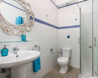 Riva Guest House Los Abrigos - Los Abrigos - Salle de bain