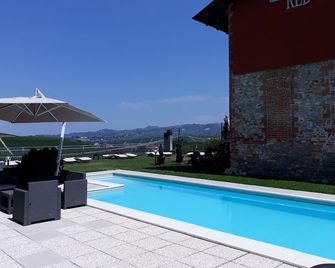 Red Wine - Guest House - La Morra - Bazén
