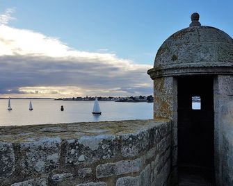 Hôtel Spa De La Citadelle Lorient - Port-Louis - Vista del exterior